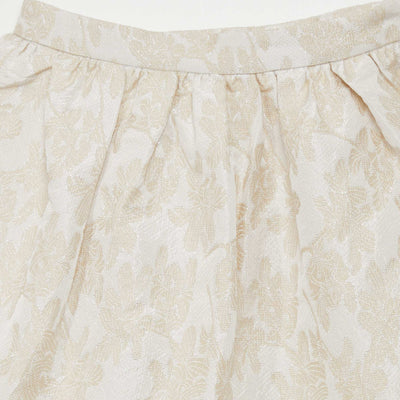 تنورة ميدي من الجاكار اللامع باللون الأبيض